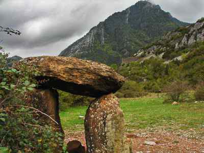 El Dolmen de Ibirque y Santa Elena. 🗿 Ruta Megalítica en el Alto Gállego