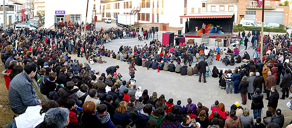 Actuación en la calle. Fuente: www.http://festivalesdehuesca.es