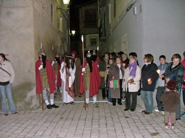 Procesión del farol o de las beatas semana santa. Fuente: http://www.turismograus.com/