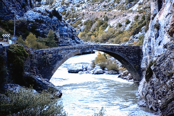 Puente medieval de Campo