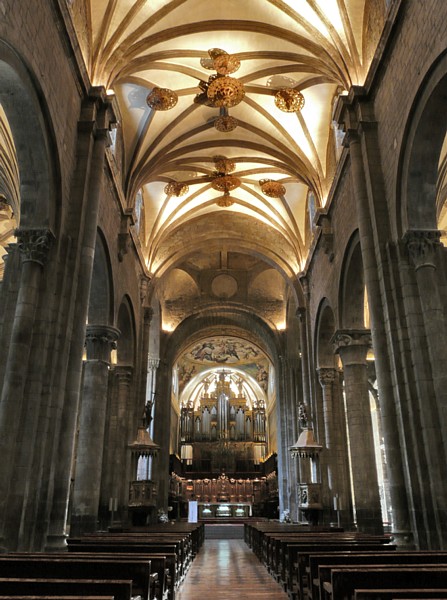 Nave principal de la Catedral de San Pedro de Jaca (Huesca)- Archivo del Gobierno de Aragón