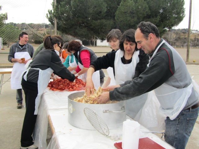 Vivir la tradicional elaboración de mondongo en Campo
