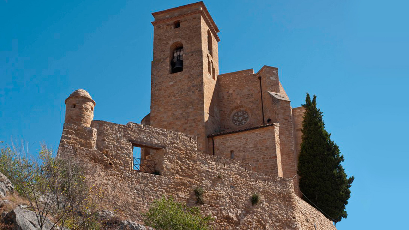 Castillo de los Condes de Ribagorza y el Molino de Aceite
