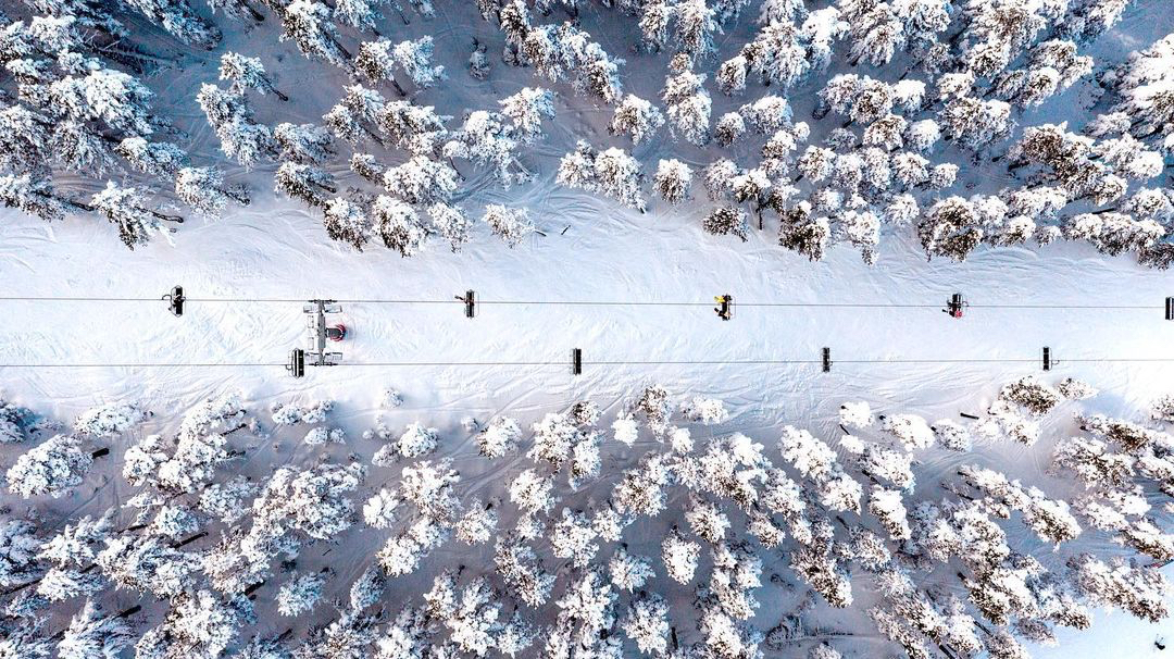📣 Las 4 estaciones de esquí ⛷️ abren para el Puente de la Constitución! 👏❄️🍁
